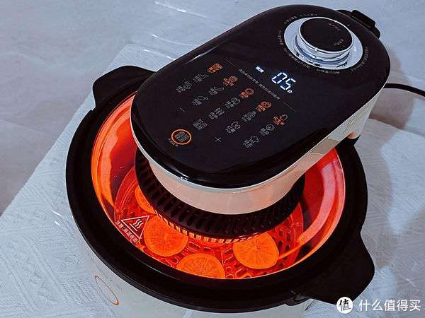 4. 动态天气系统：游戏中的天气会随时间变化