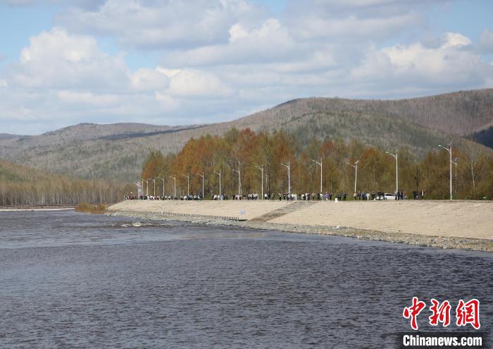 400余名徒步爱好者在中国最冷小镇呼中区开启体