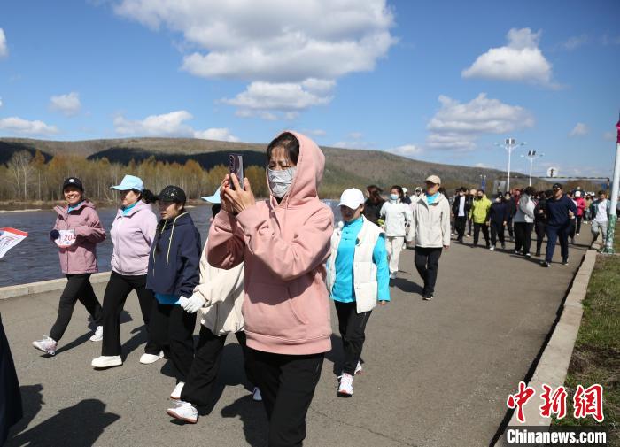 400余名徒步爱好者在中国最冷小镇呼中区开启体