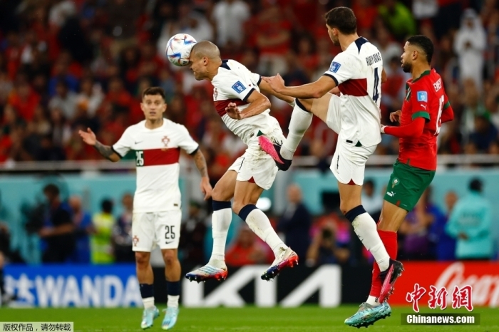 姆巴佩两球助法军挺进半决赛 摩洛哥黑马逆袭创