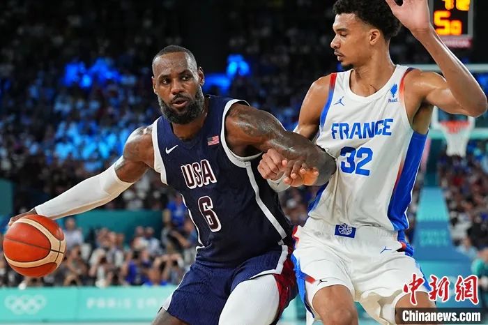 美国男篮巴黎奥运夺冠 库里三分绝杀法国队实现