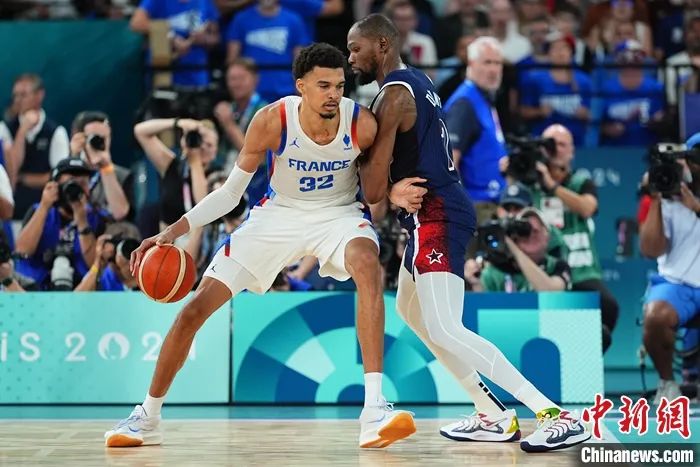 美国男篮巴黎奥运夺冠 库里三分绝杀法国队实现