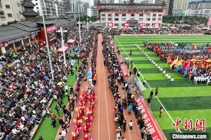 贵州榕江“村超”决赛开赛 20支队伍角逐冠军