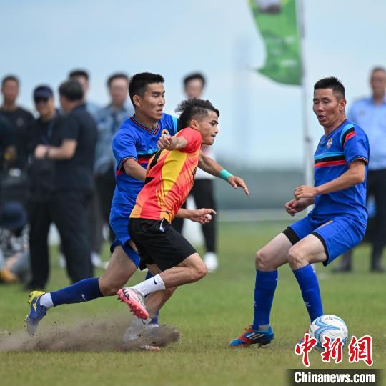 跨越3700公里的草原村超友谊赛在呼伦贝尔开赛: