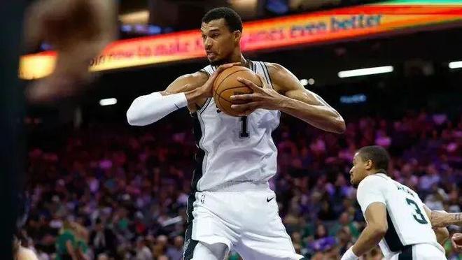 开拓者主场不败纪录面临马刺挑战 杨瀚森季后赛