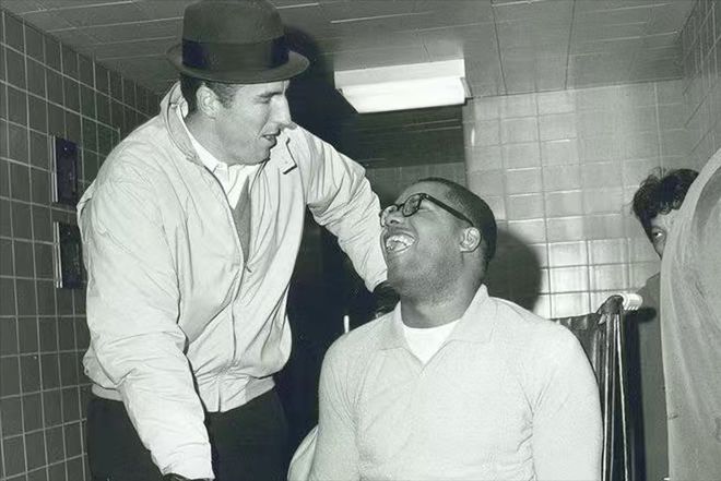 文班亚马脑震荡退赛 马刺系列赛1-1平 历史教训警